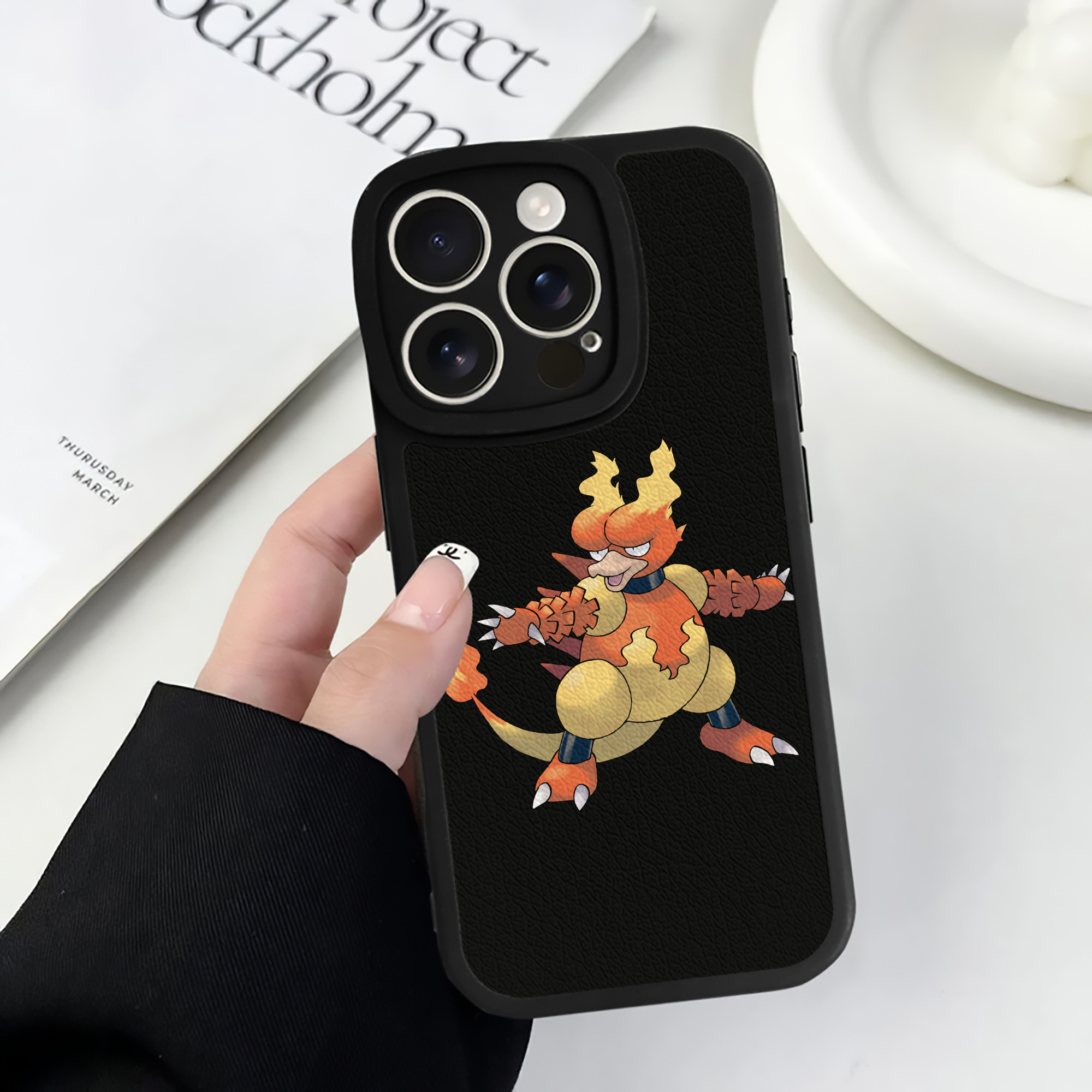 （画像用） ポケットモンスター Pokémon 【iPhone 16シリーズ対応】シリコンスマホケース（レザー調） 材質：シリコン